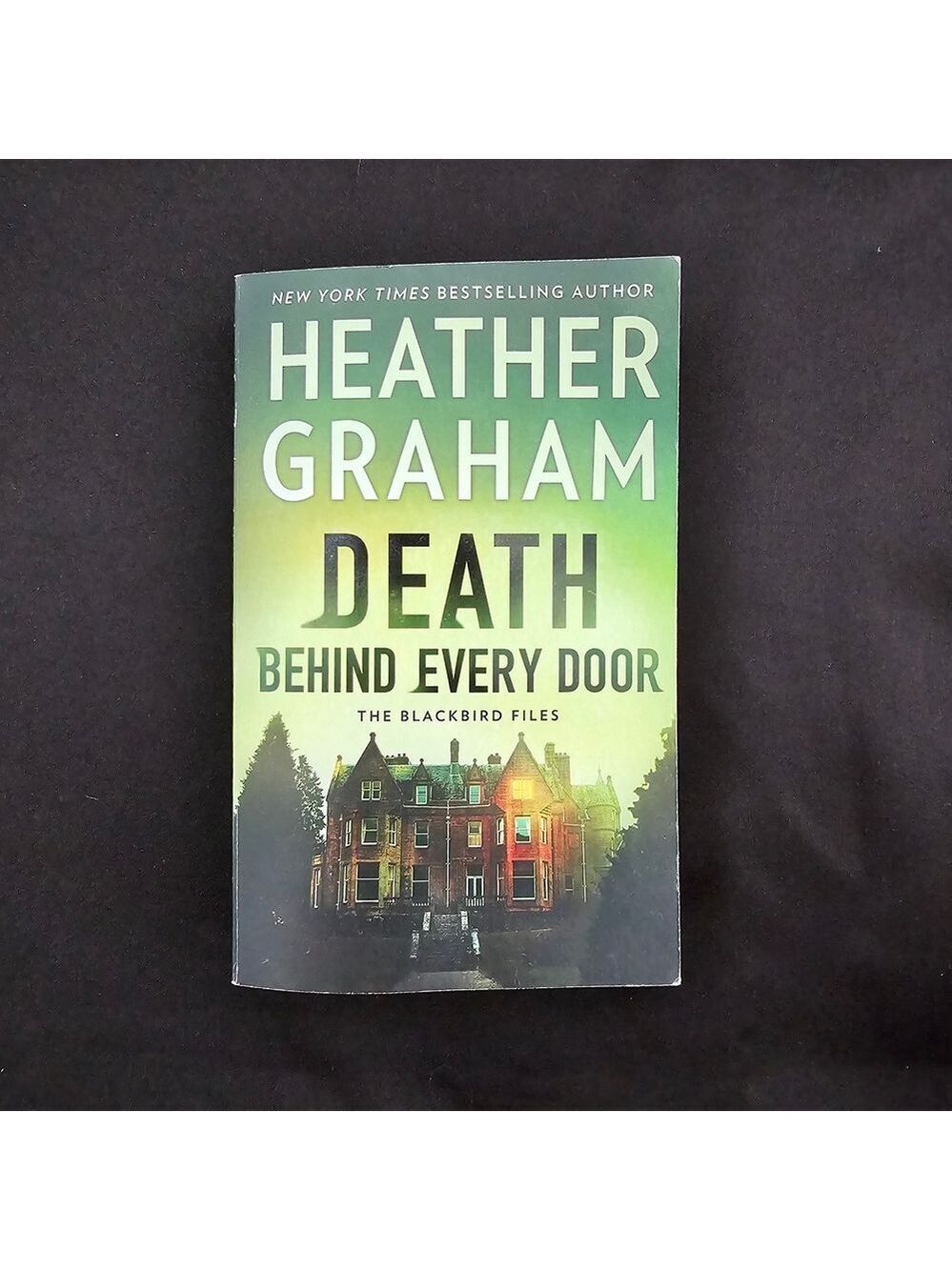 💥4 for $25💥 Death Behind Every Door by Heather Graham